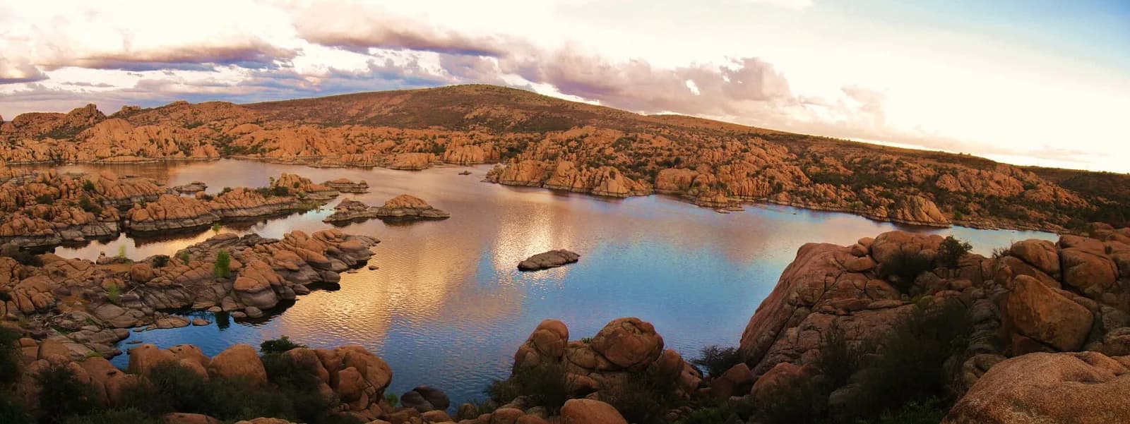 Granite rock formations and blue water at Watson Lake near Prescott, Arizona